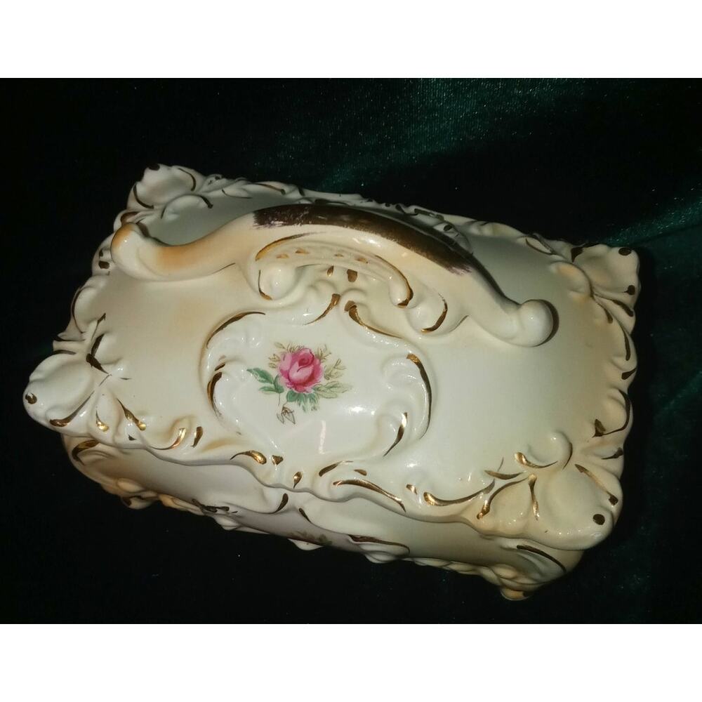 Vintage Royal Sealy Trinket Box Victorian Couple Man Woman Cream Gold Tone Trim - Picture 6 of 9